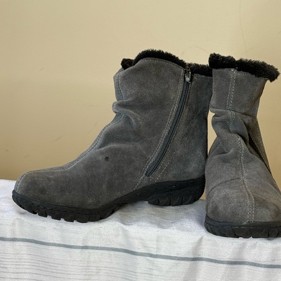 Women's Gray Suede Ankle Boots - Picture 4 of 7